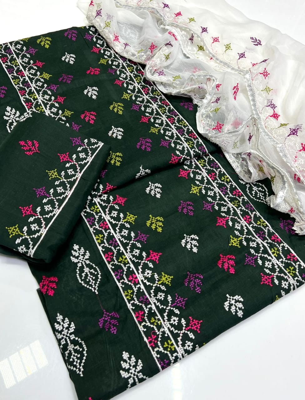 LAAJ LAWN MULTI EMBROIDERED LAWN 3PC SUIT