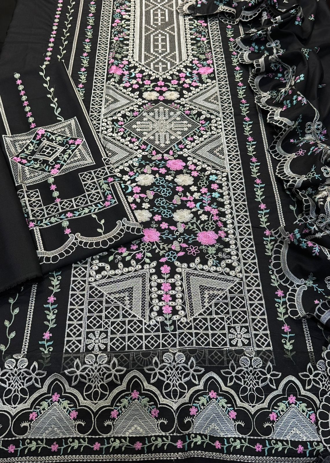 BIN ILYAS Lawn Embroidered 3 Piece